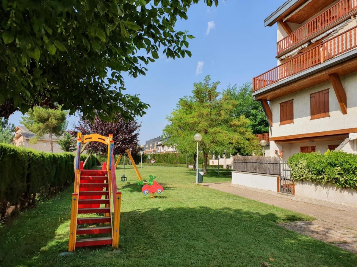 Apartamento Goxoa Хака Екстериор снимка