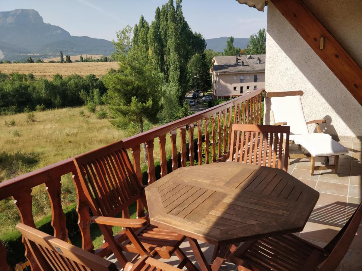 Apartamento Goxoa Хака Екстериор снимка